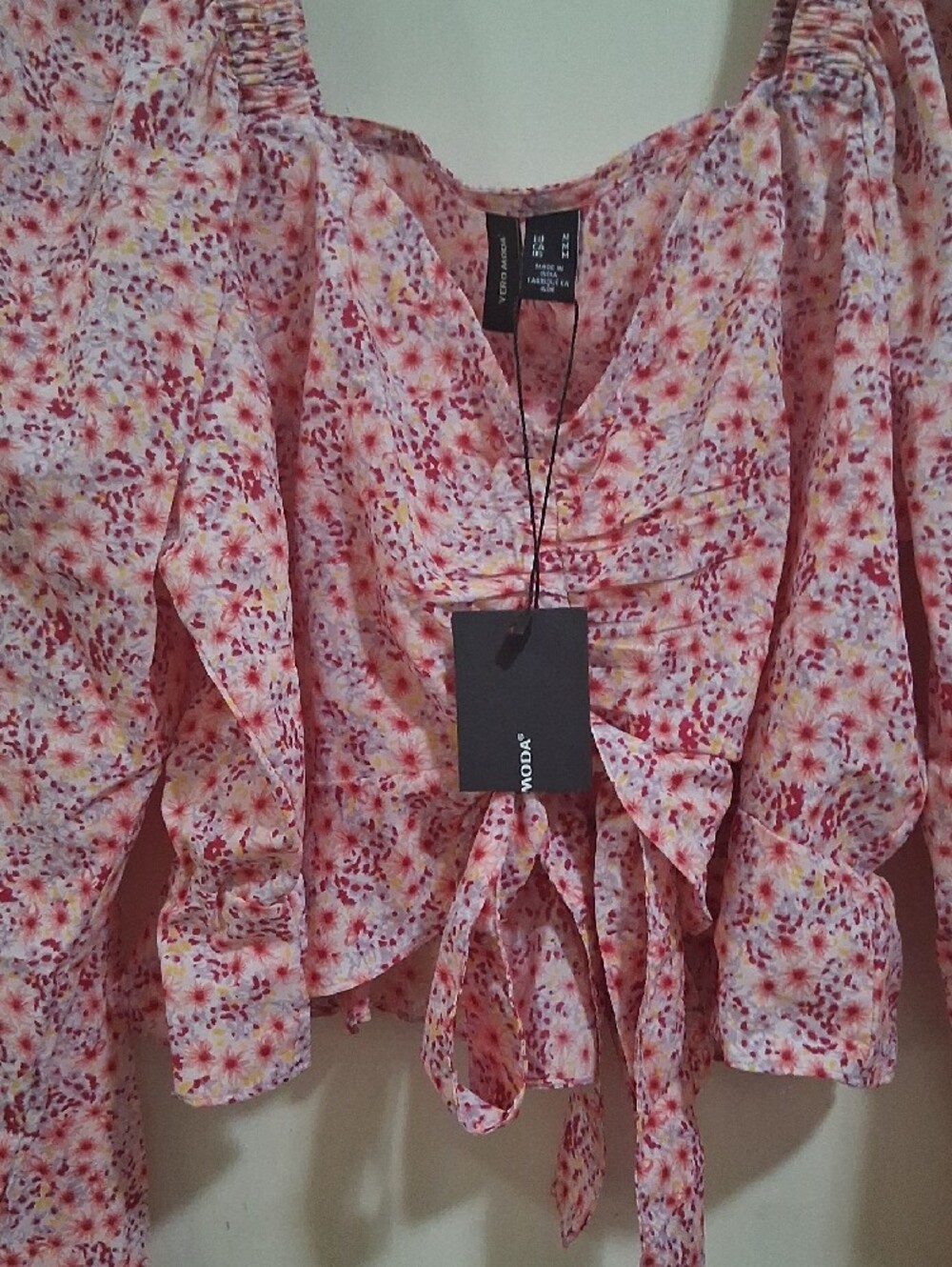 NWT Vero Moda Pink Floral Tie-Front Peasant Top - Picture 2 of 6